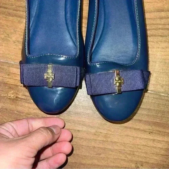 Tory Burch Trudy Ribbon Bow Patent Leather Flats - Picture 4 of 7